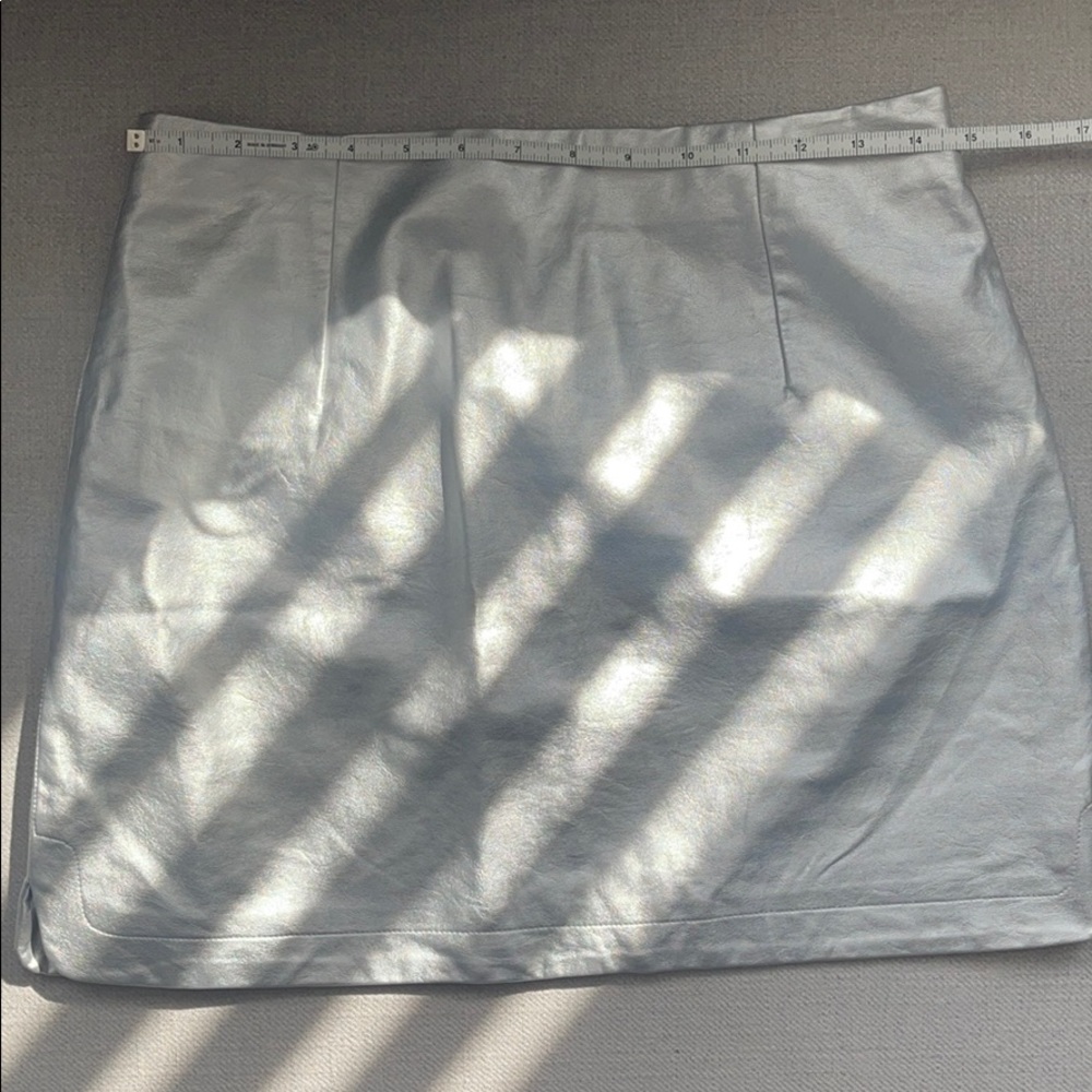 High waist silver faux leather skirt